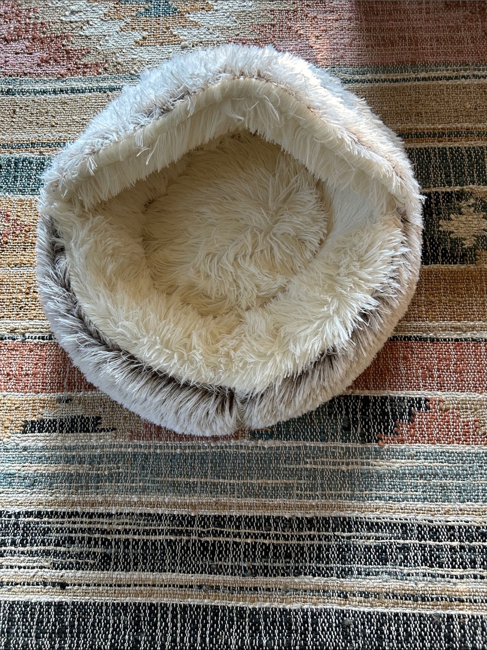 Hooded pet bed
